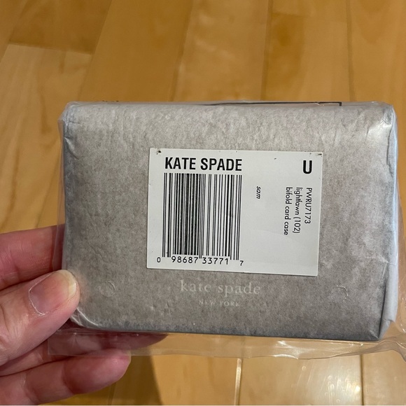 New Kate Spade bifold light fawn card case - Picture 5 of 7